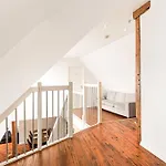 Large Seafront Penthouse With Four Bedrooms! דירה ברגן
