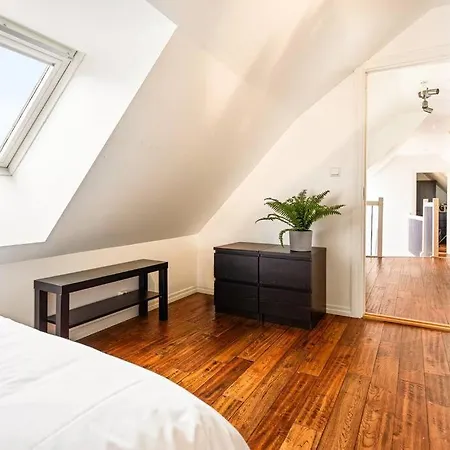 דירה Large Seafront Penthouse With Four Bedrooms! ברגן