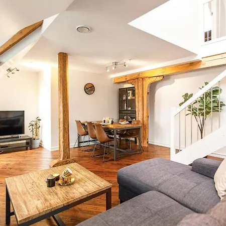 דירה Large Seafront Penthouse With Four Bedrooms!