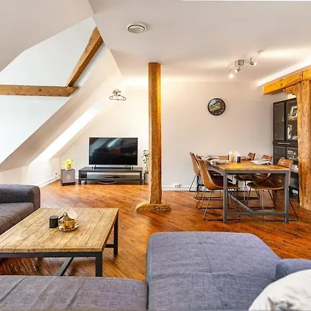 דירה Large Seafront Penthouse With Four Bedrooms! *