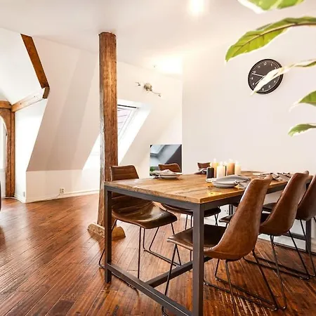Apartmán Large Seafront Penthouse With Four Bedrooms! *