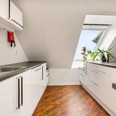 Large Seafront Penthouse With Four Bedrooms! Bergen