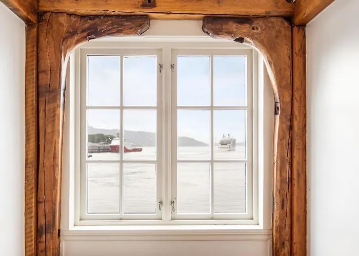 Lejlighed Large Seafront Penthouse With Four Bedrooms! *